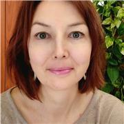 Sono madrelingua russa e insegno sia russo che italiano, in italiano ho il livello di madrelingua parlo perfettamente e senza alcun accento.